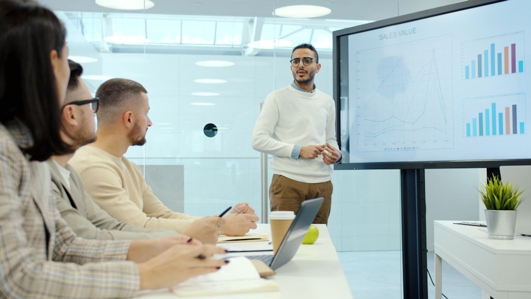 Como medir ROI em marketing digital: métricas essenciais para PMEs